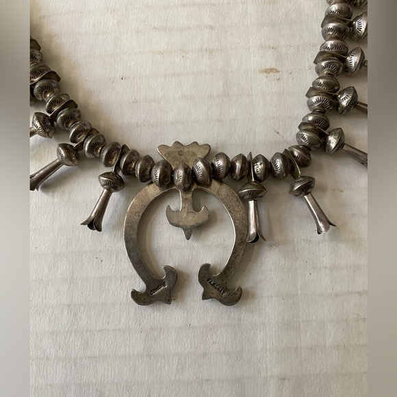 Beautiful Vintage Navaho Sterling Silver Squash Blossom Necklace - Picture 6 of 16